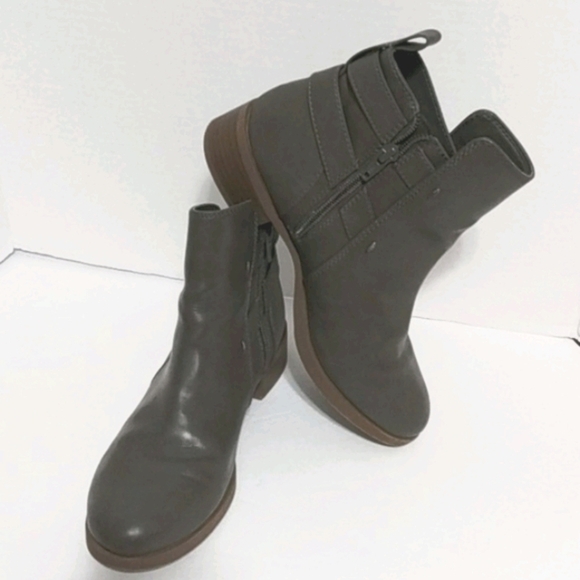 OLD NAVY ANKLE BOOTS SIZE 7 - Picture 2 of 15